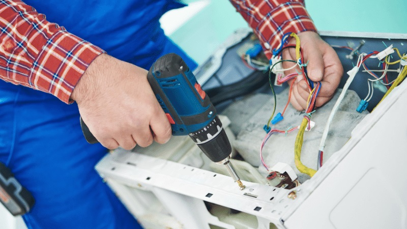 Büyükçekmece Smeg Smeg çamaşır makinesi kart tamiri – Su almama arızası orijinal parça ile giderildi. - Teknik servis örneği